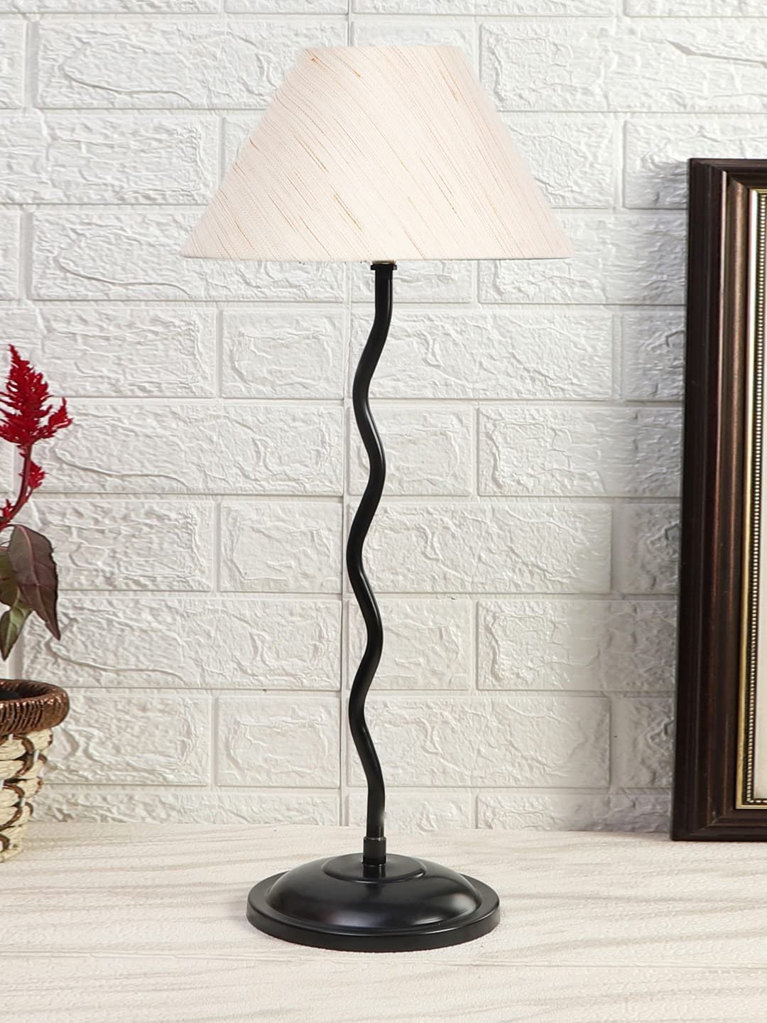 Off-White Cotton Zig zag Table lamp with Iron Base (AE01)