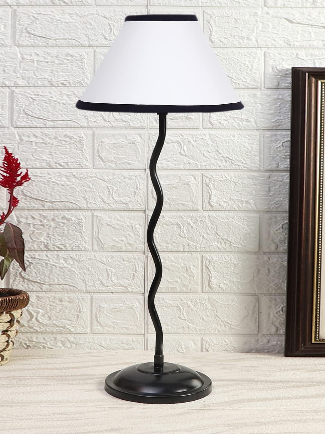 White & Black Cotton Zig zag Table lamp with Iron Base (AE07)