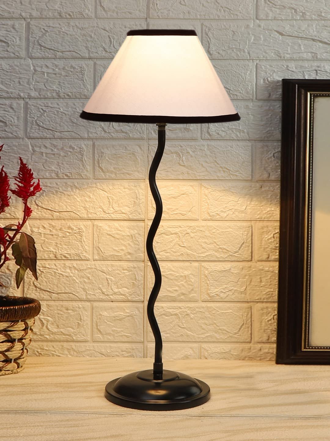 White & Black Cotton Zig zag Table lamp with Iron Base (AE07)