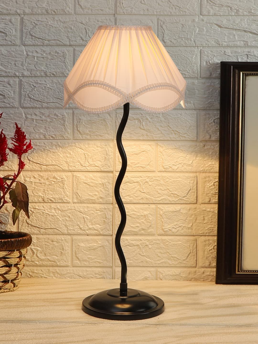 Vintage Off-White Cotton Zig Zag Table lamp with Iron Base (AE15)