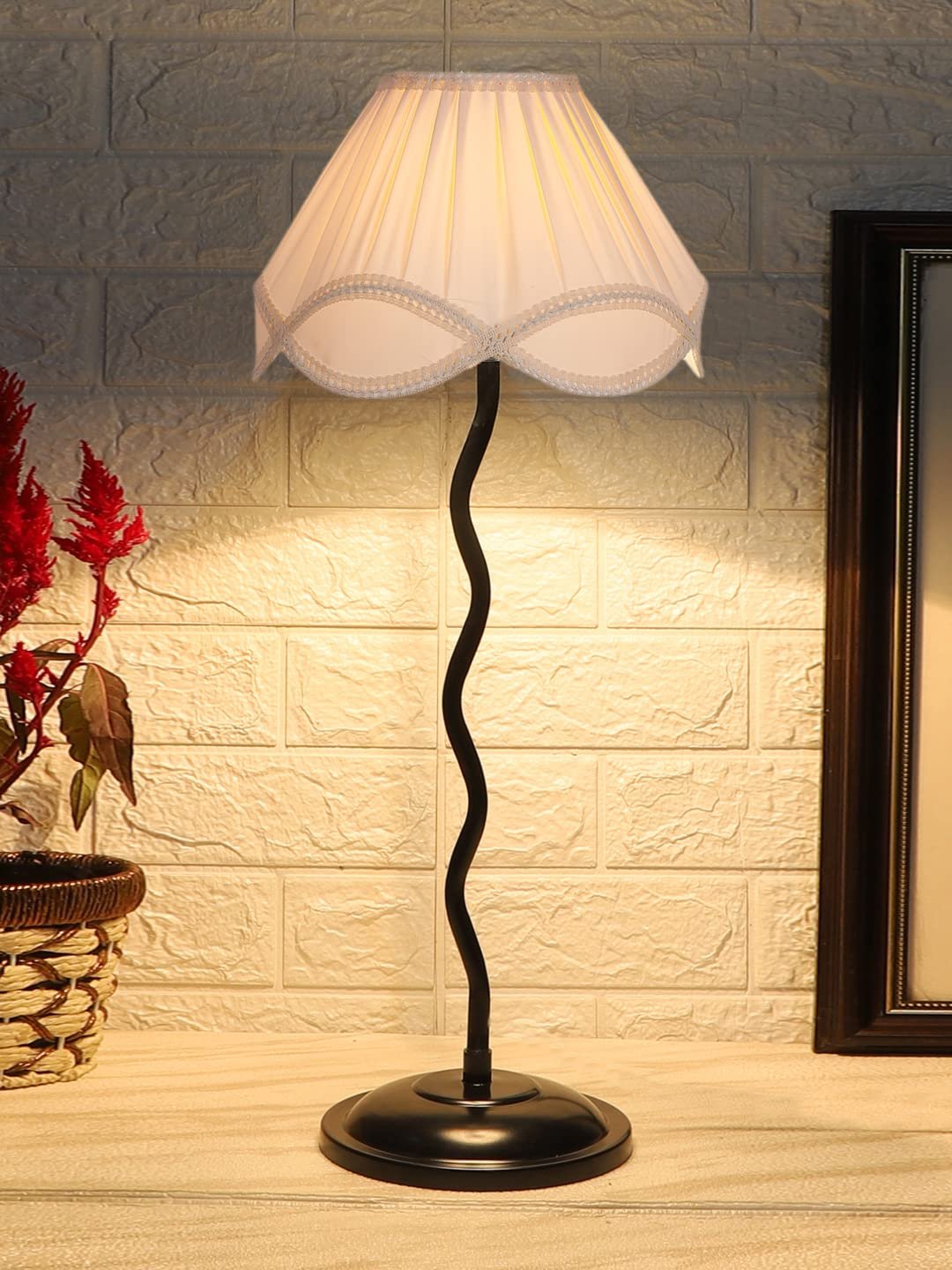 Vintage Off-White Cotton Zig Zag Table lamp with Iron Base (AE15)