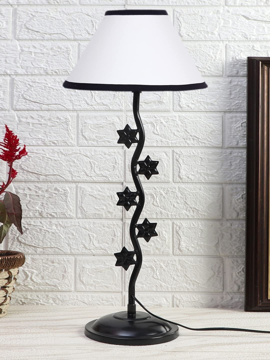 White & Black Cotton Zig zag Star Table lamp with Iron Base (AE26)