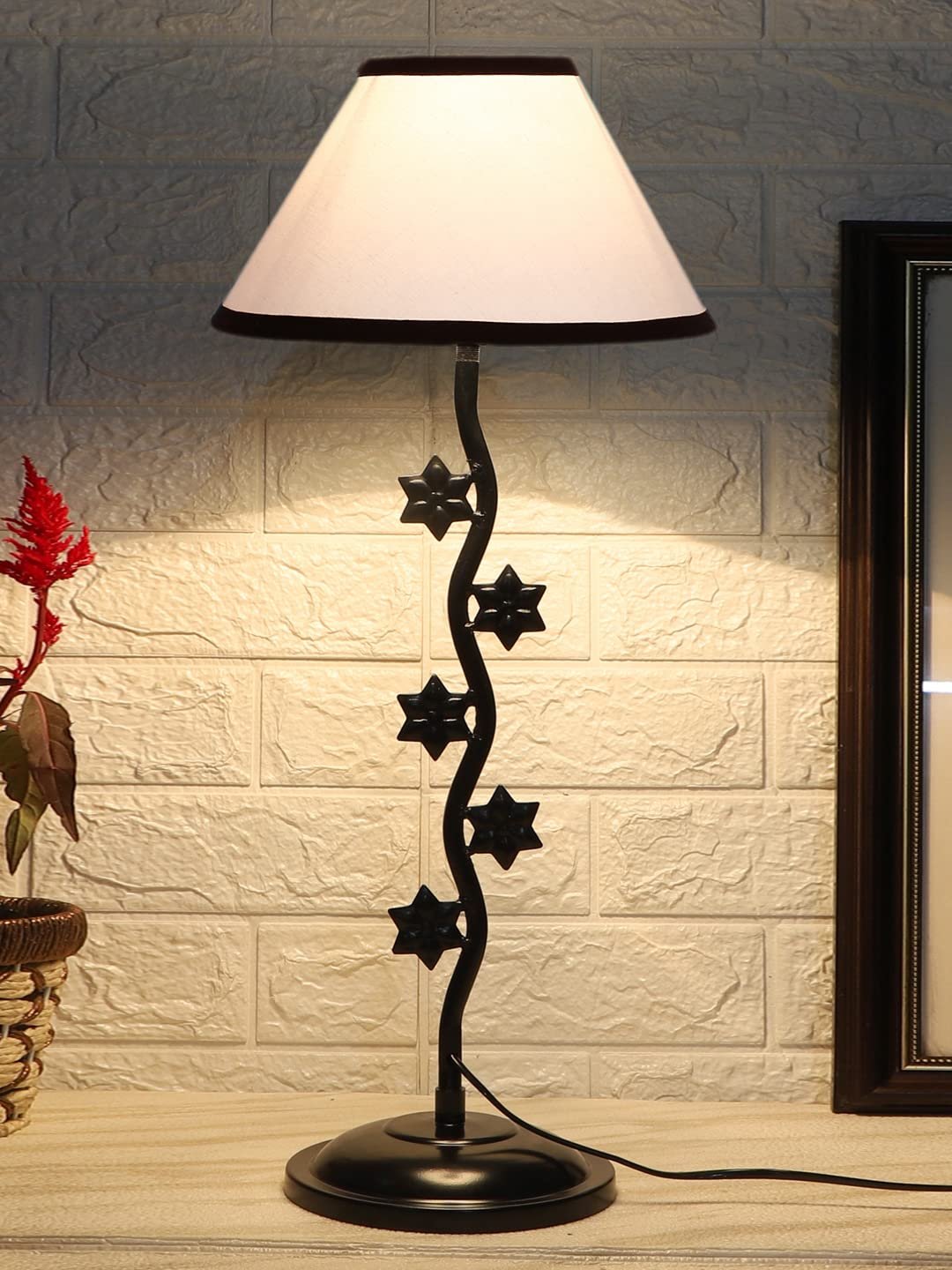White & Black Cotton Zig zag Star Table lamp with Iron Base (AE26)