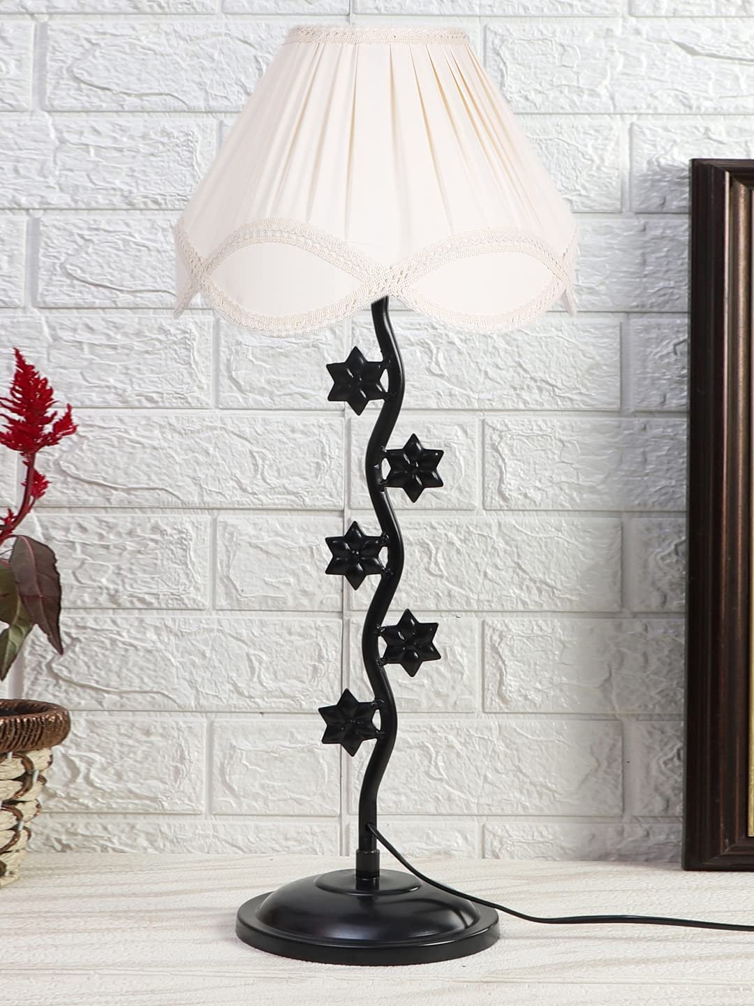 Vintage Off-White Cotton Zig Zag Star Table lamp with Iron Base (AE34)
