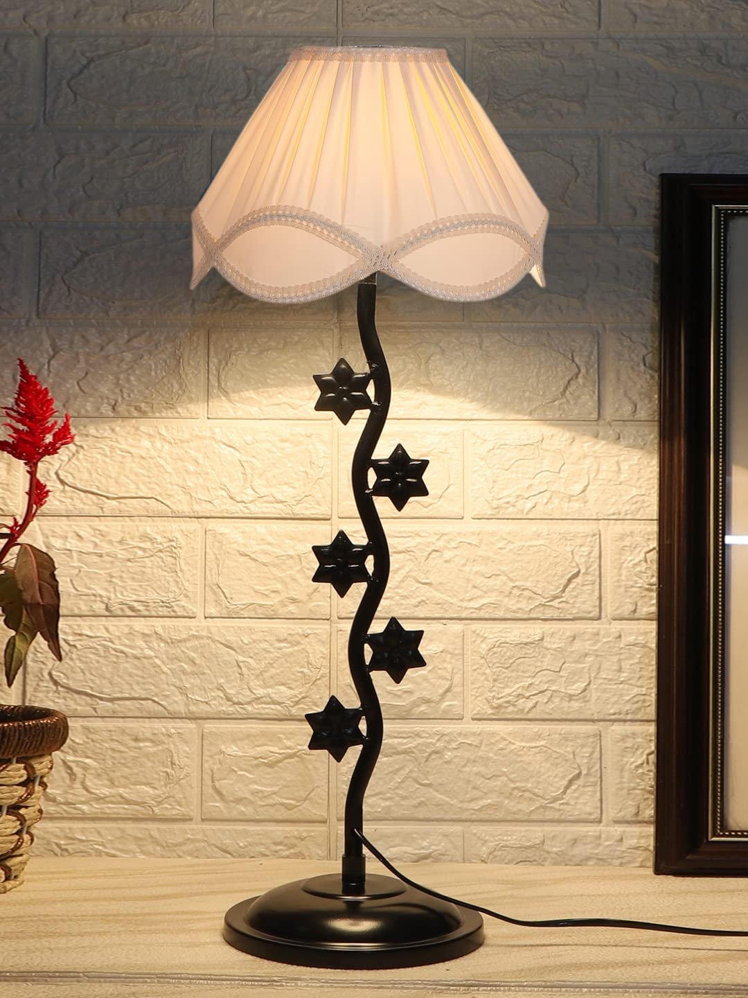 Vintage Off-White Cotton Zig Zag Star Table lamp with Iron Base (AE34)