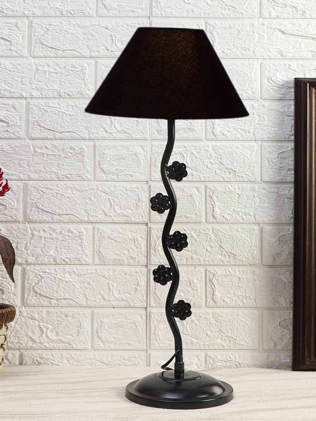 Black Cotton Zig zag Tikli Table lamp with Iron Base (AE40)