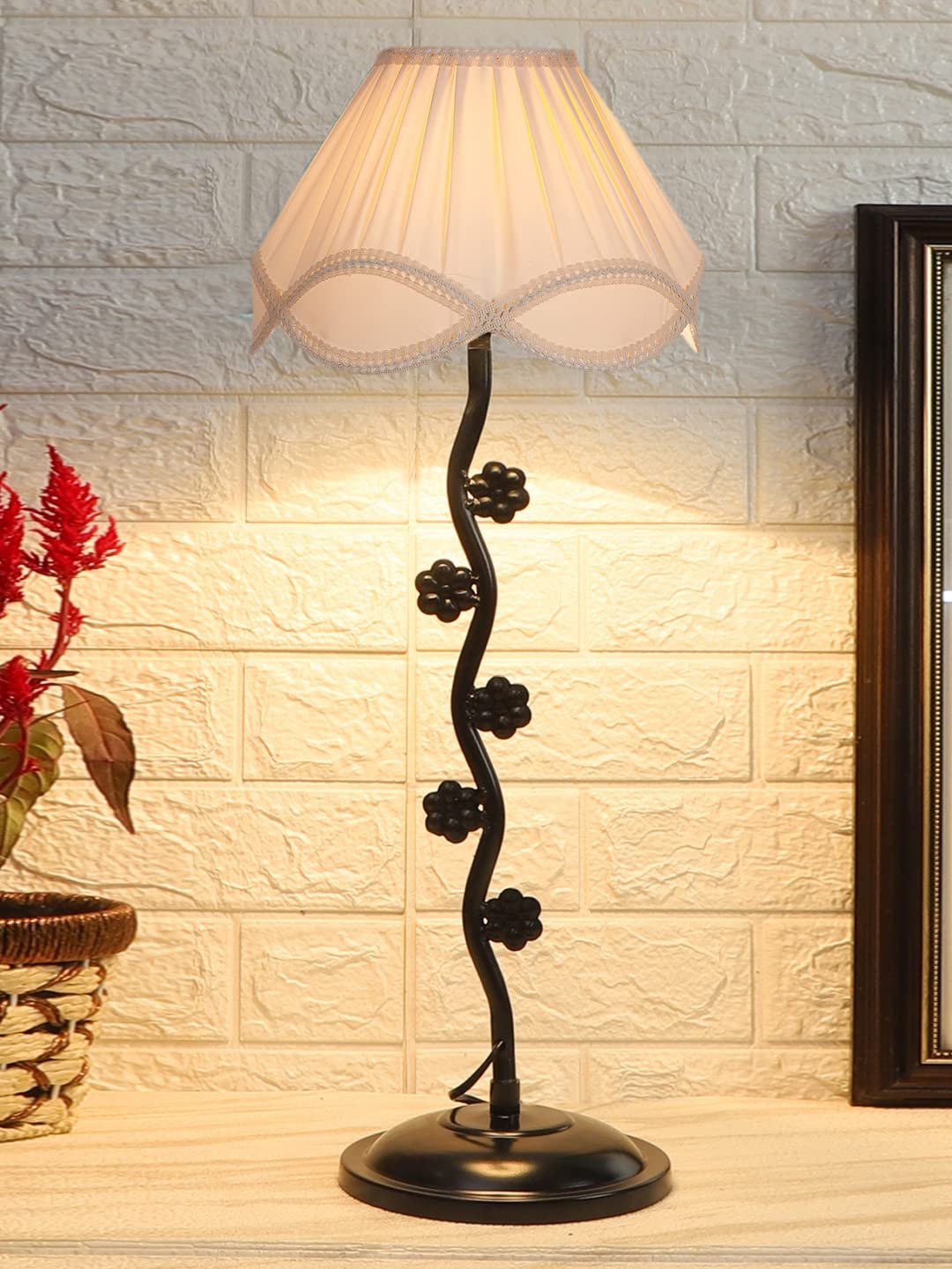 Vintage Off-White Cotton Zig Zag Tikli Table lamp with Iron Base (AE53)