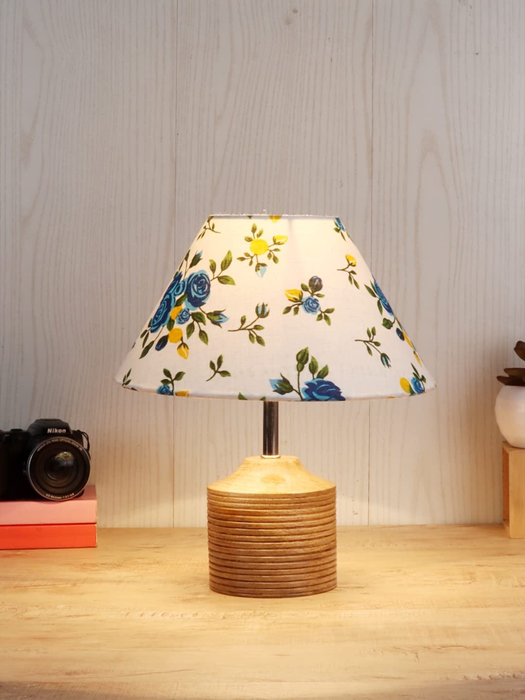 Wood Table lamp with Multicolor Cotton Shade