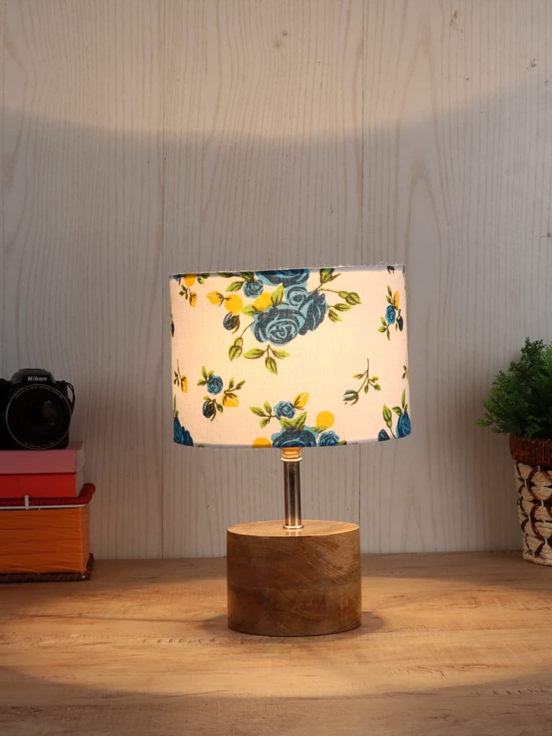 Wood Table lamp with Multicolor Cotton Shade