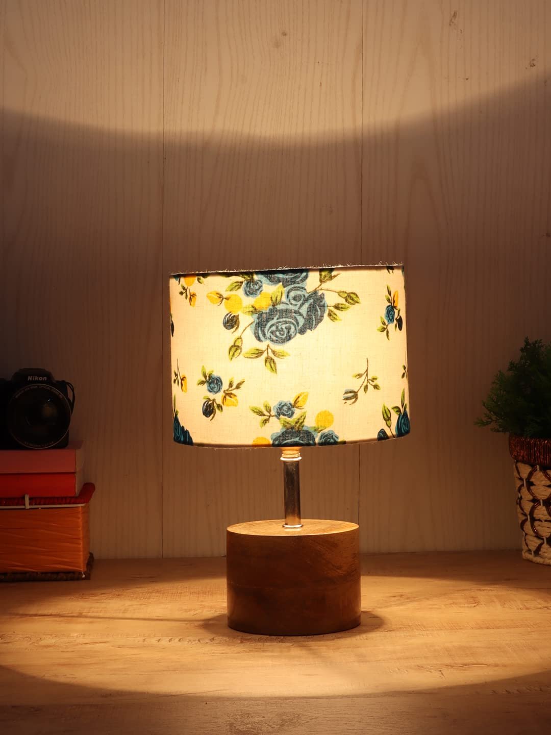 Wood Table lamp with Multicolor Cotton Shade