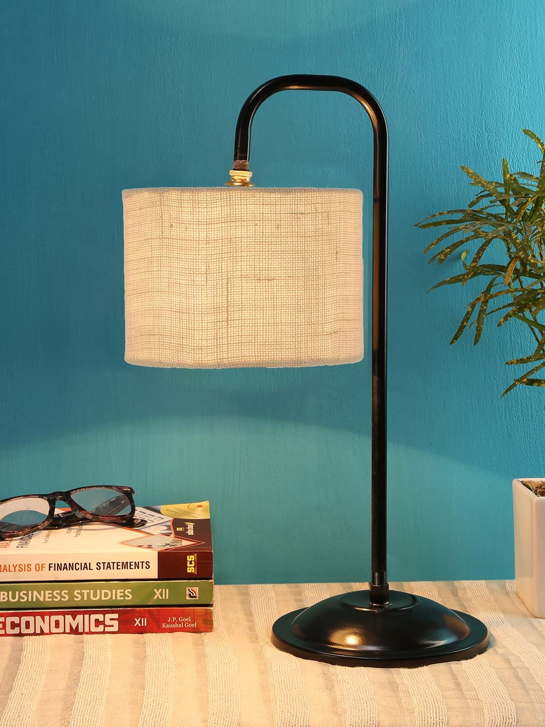 White Jute Shade Iron Table Lamp (ARM06)