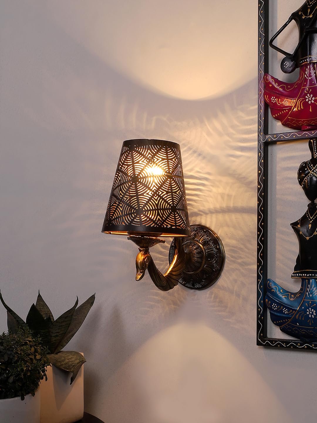 Multicolor Wall Lamp | Elegant Metal Material | Stylish Ambient Light for Home, Office, Living Room, Bedroom, Hallway | Modern Decorative Wall Sconce - Model DZW22