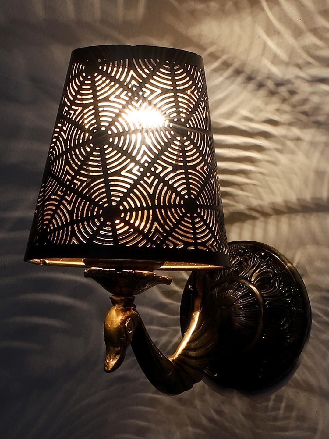 Multicolor Wall Lamp | Elegant Metal Material | Stylish Ambient Light for Home, Office, Living Room, Bedroom, Hallway | Modern Decorative Wall Sconce - Model DZW22