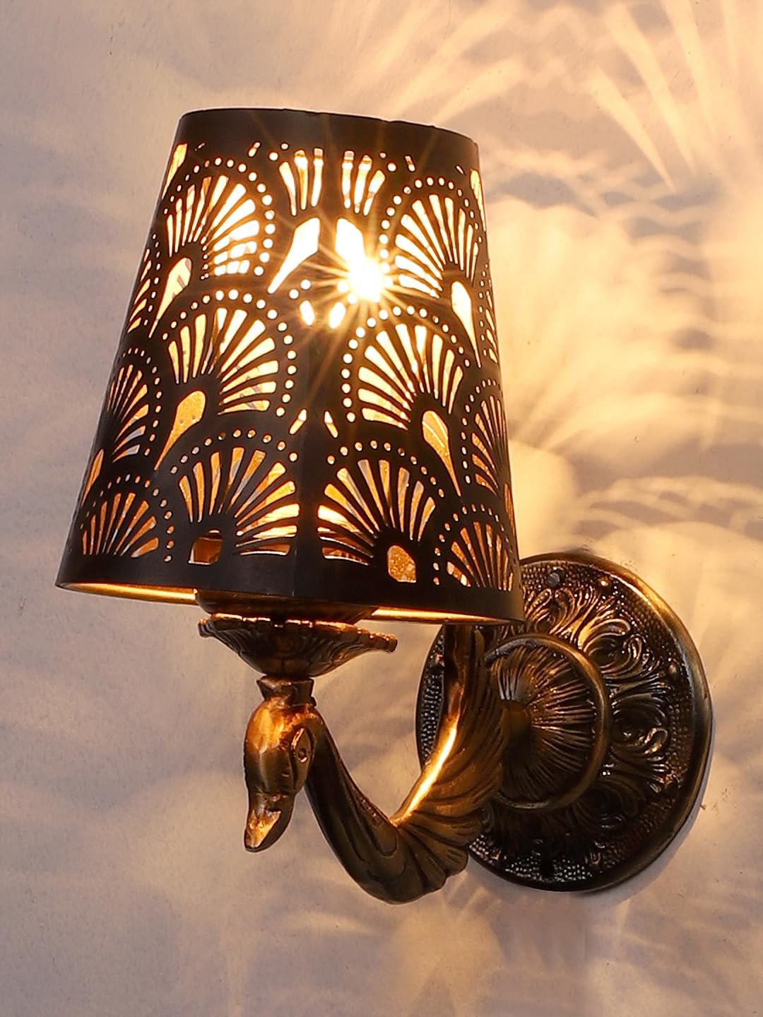 Multicolor Wall Lamp | Elegant Metal Material | Stylish Ambient Light for Home, Office, Living Room, Bedroom, Hallway | Modern Decorative Wall Sconce - Model DZW24