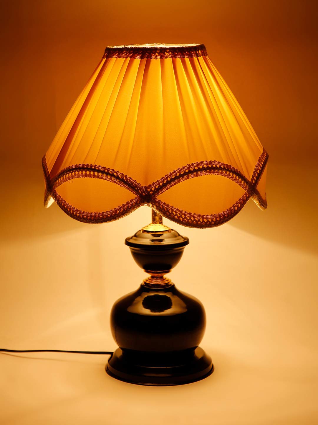 Off-White Vinatge Shade Iron lamp (12x16.5) Inches -16