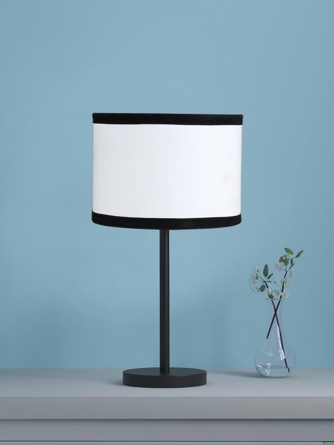 Black Night Table Lamp for Bedroom | Elegant Bedside Lamp with Warm LED Light & Stylish Design - Model VD30