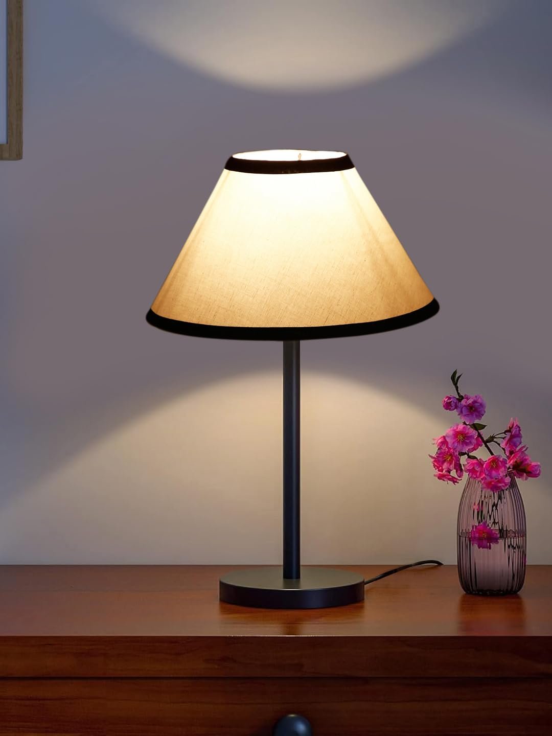 Black Night Table Lamp for Bedroom | Elegant Bedside Lamp with Warm LED Light & Stylish Design - Model VD29
