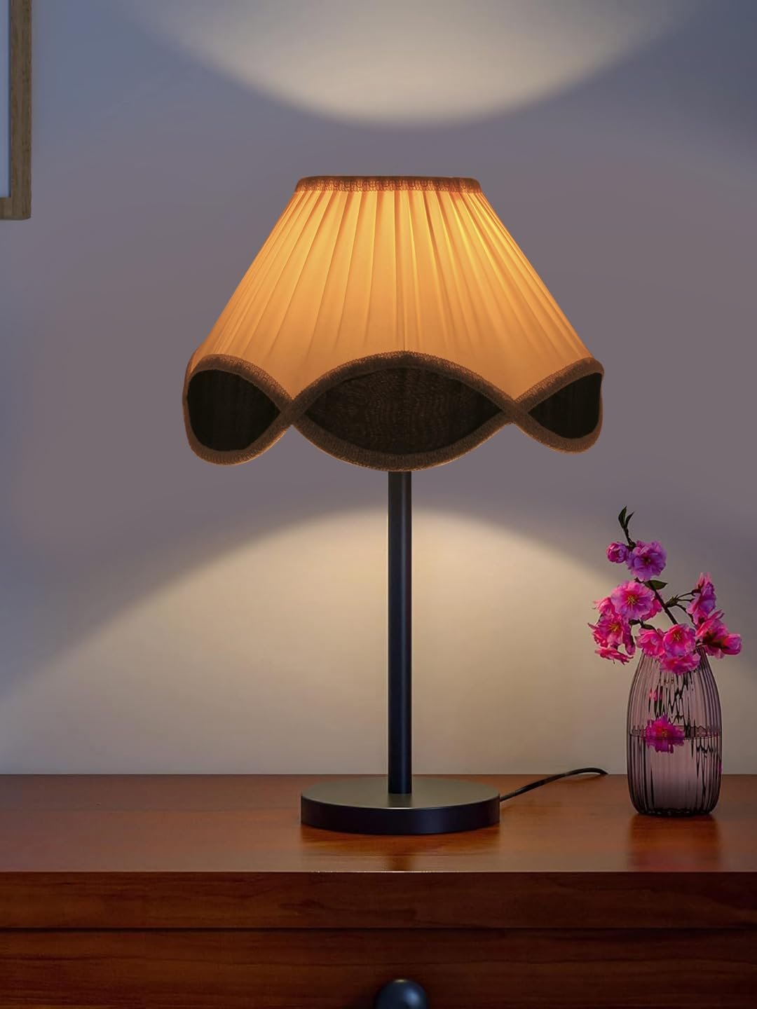 Black Night Table Lamp for Bedroom | Elegant Bedside Lamp with Warm LED Light & Stylish Design - Model VD46