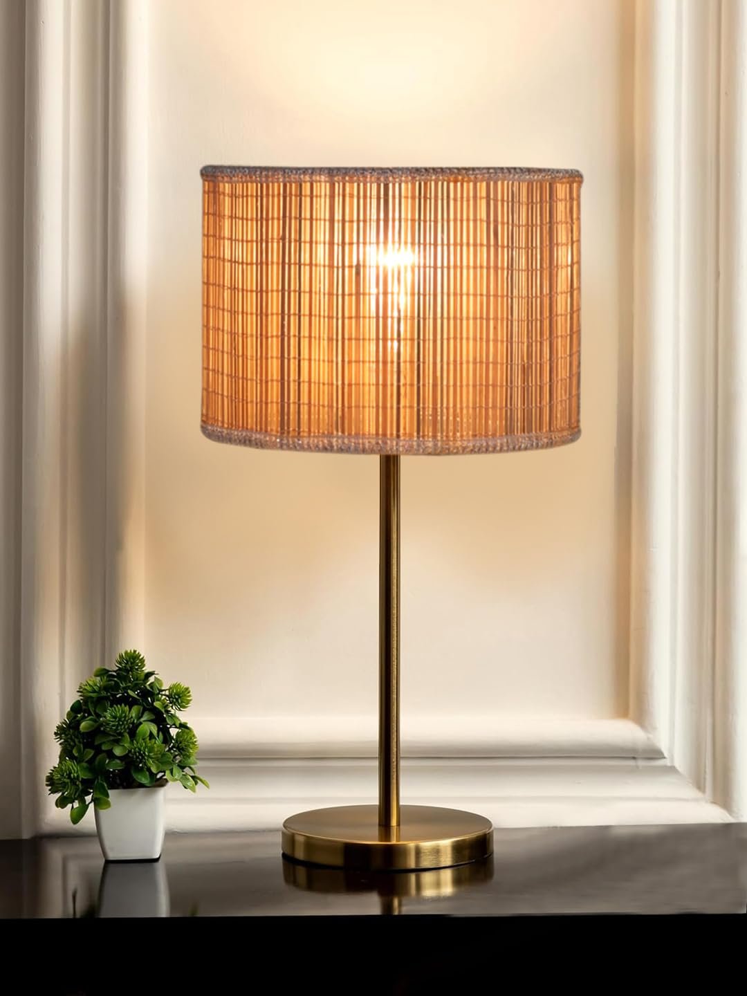 Gold Night Table Lamp for Bedroom | Elegant Bedside Lamp with Warm LED Light & Stylish Design - Model VE01