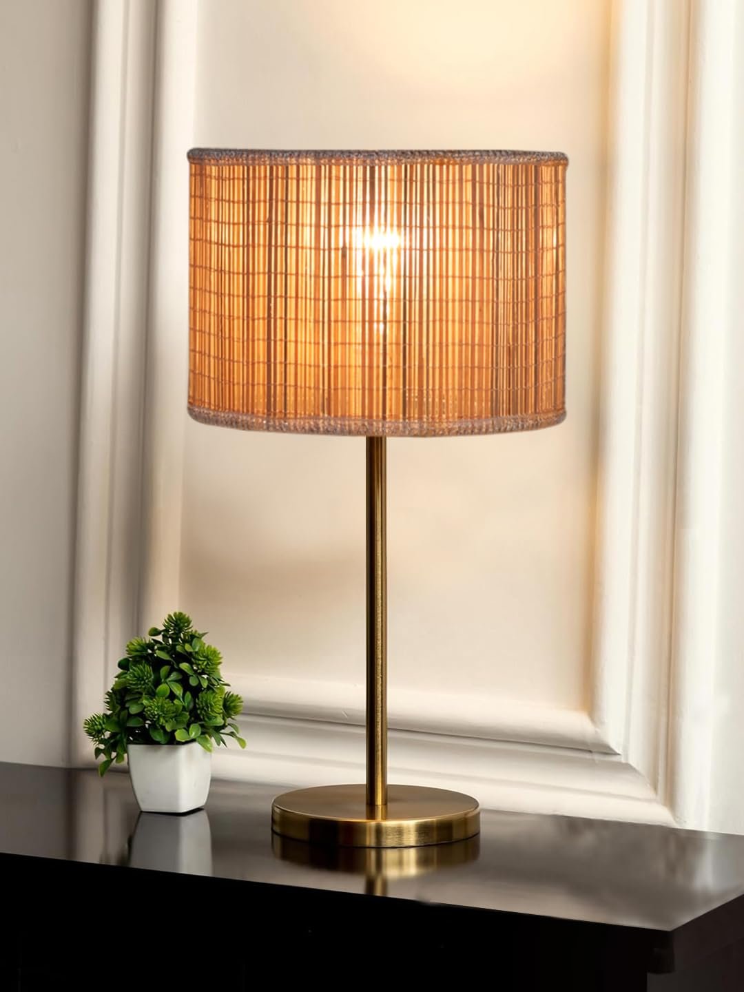 Gold Night Table Lamp for Bedroom | Elegant Bedside Lamp with Warm LED Light & Stylish Design - Model VE01