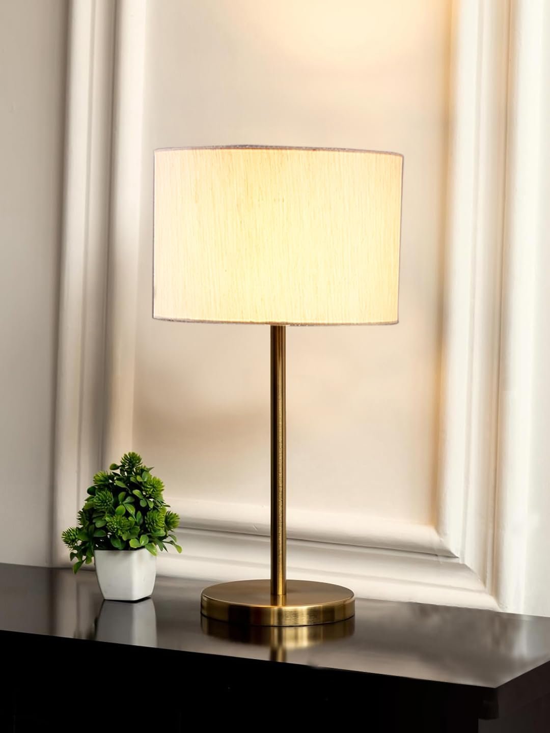 Gold Night Table Lamp for Bedroom | Elegant Bedside Lamp with Warm LED Light & Stylish Design - Model VE02