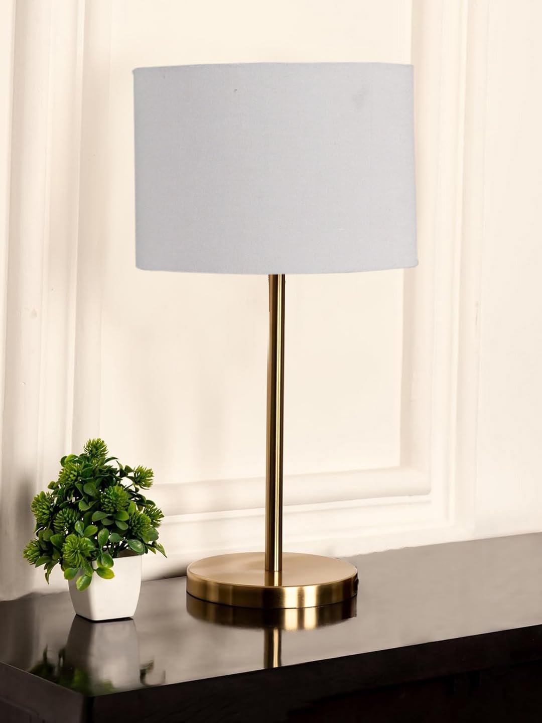 Gold Night Table Lamp for Bedroom | Elegant Bedside Lamp with Warm LED Light & Stylish Design - Model VE07