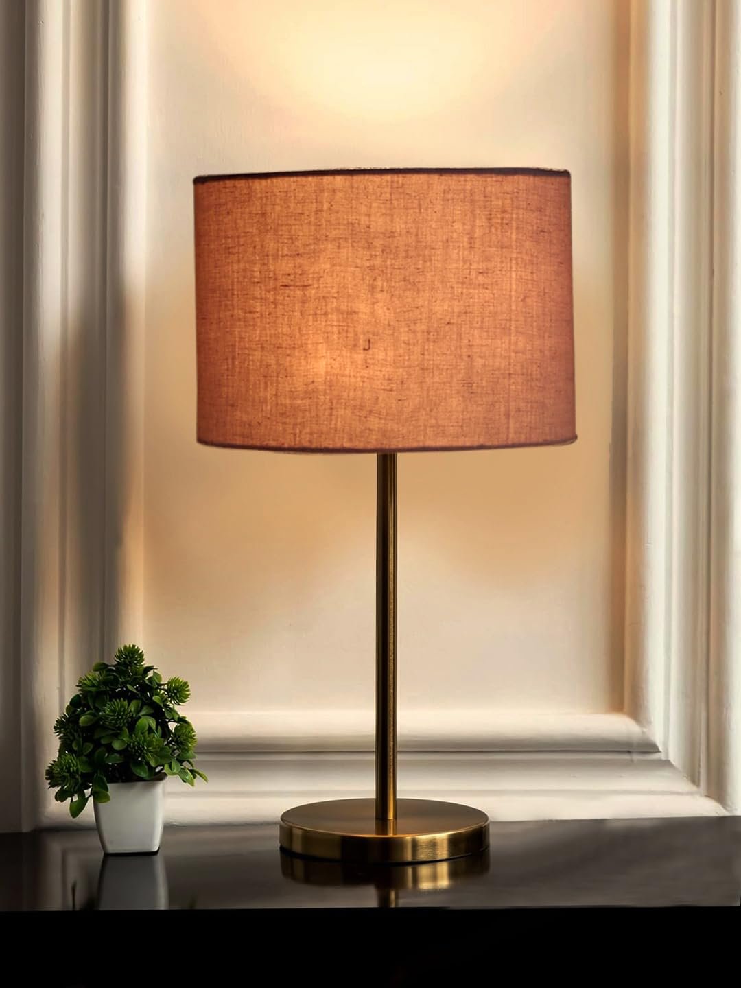 Gold Night Table Lamp for Bedroom | Elegant Bedside Lamp with Warm LED Light & Stylish Design - Model VE07