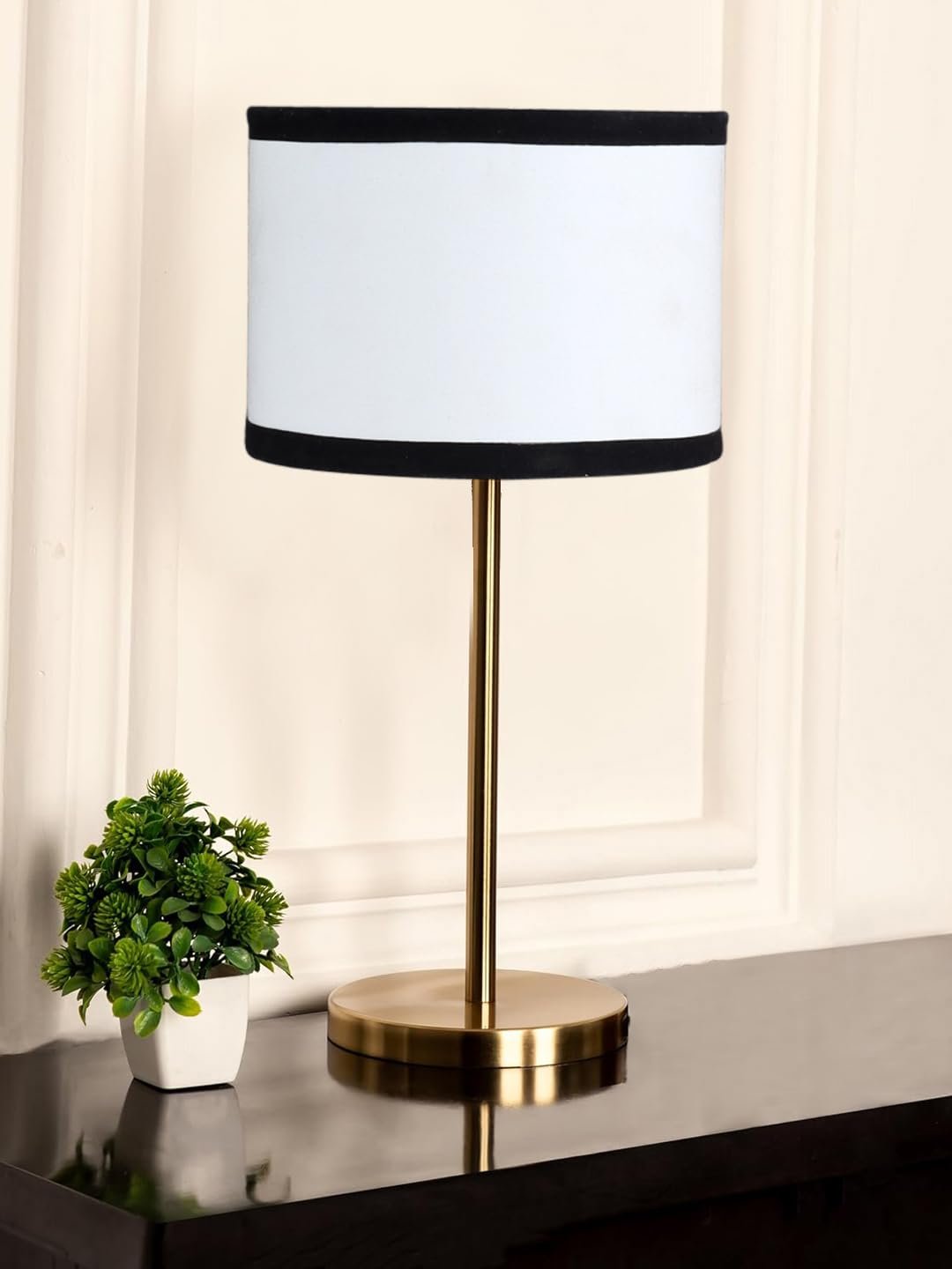 Gold Night Table Lamp for Bedroom | Elegant Bedside Lamp with Warm LED Light & Stylish Design - Model VE08