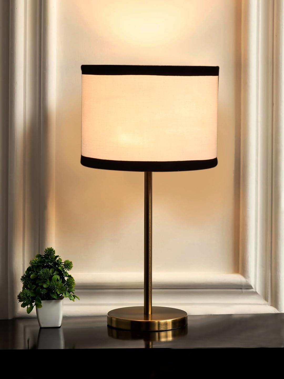 Gold Night Table Lamp for Bedroom | Elegant Bedside Lamp with Warm LED Light & Stylish Design - Model VE08