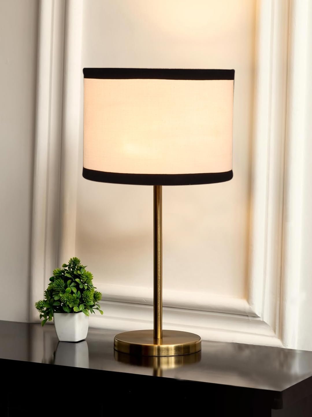 Gold Night Table Lamp for Bedroom | Elegant Bedside Lamp with Warm LED Light & Stylish Design - Model VE08