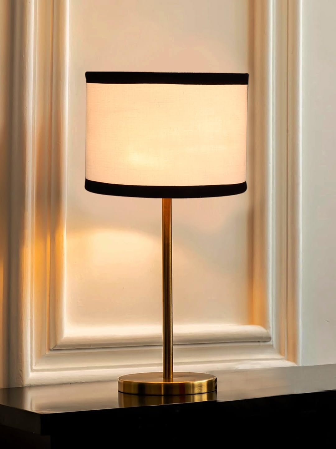 Gold Night Table Lamp for Bedroom | Elegant Bedside Lamp with Warm LED Light & Stylish Design - Model VE08