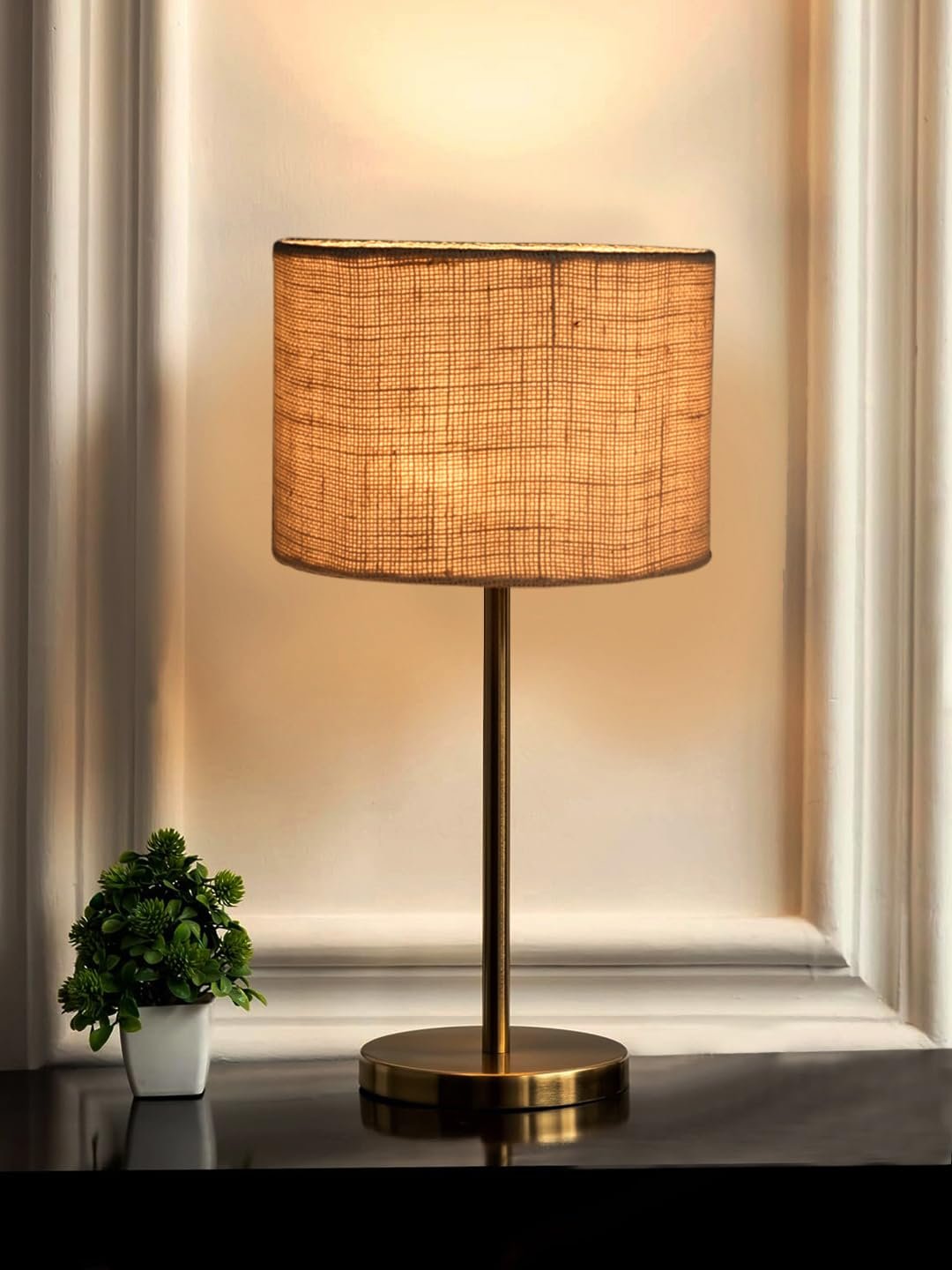 Gold Night Table Lamp for Bedroom | Elegant Bedside Lamp with Warm LED Light & Stylish Design - Model VE10