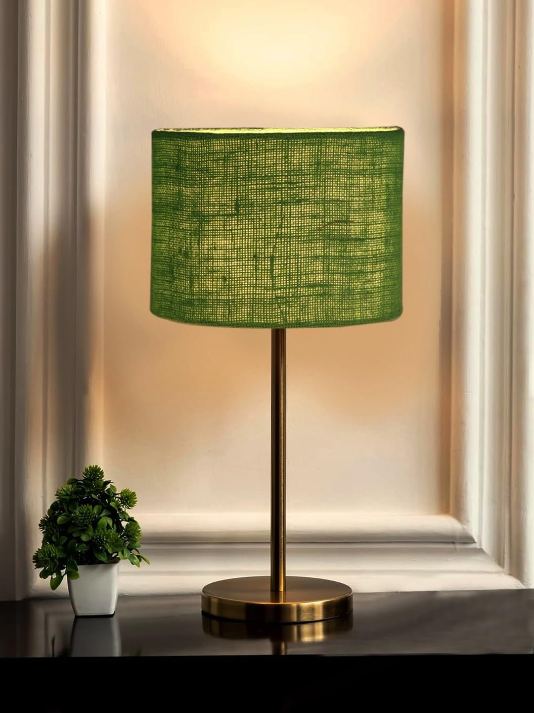 Gold Night Table Lamp for Bedroom | Elegant Bedside Lamp with Warm LED Light & Stylish Design - Model VE17
