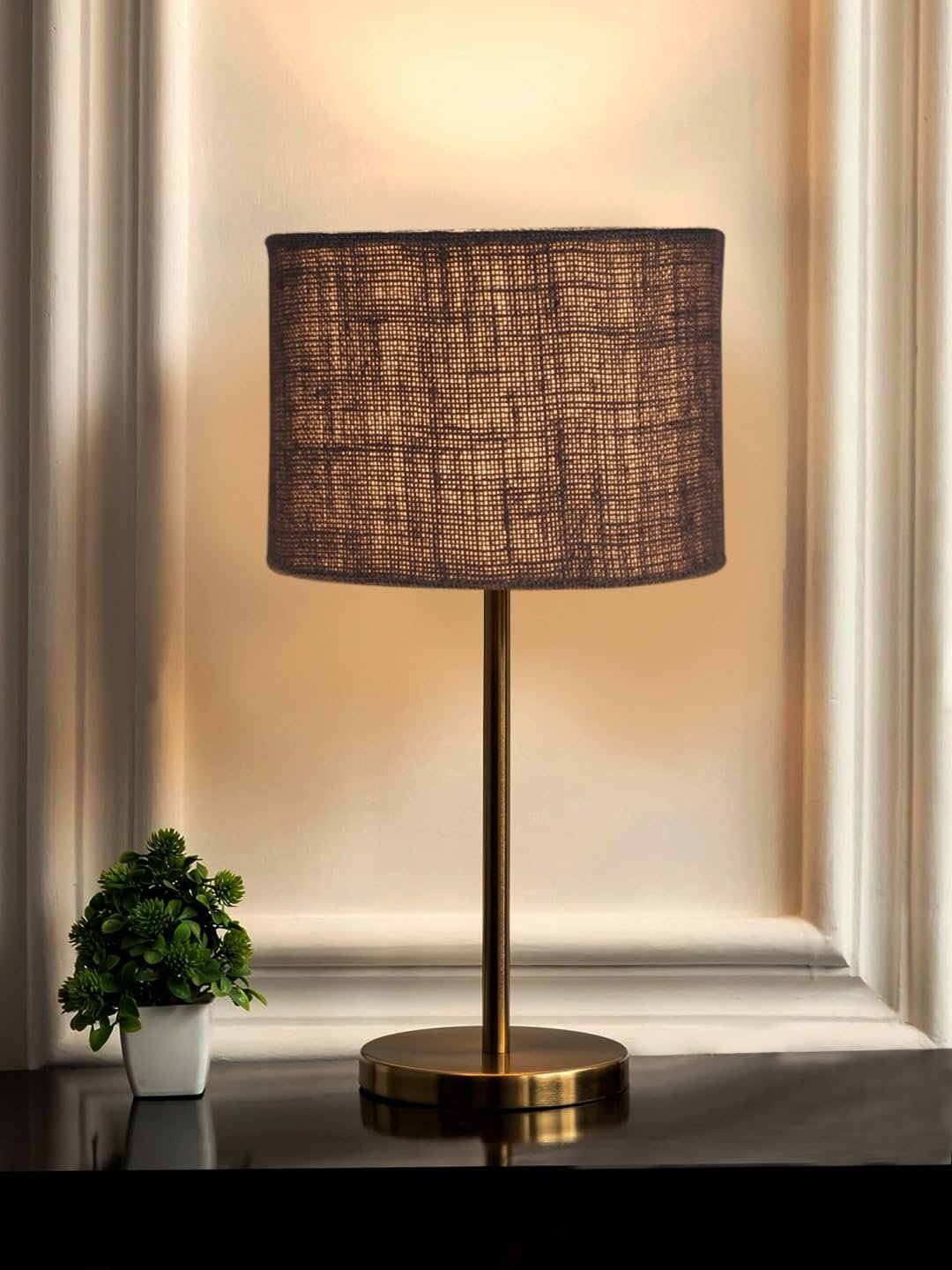 Gold Night Table Lamp for Bedroom | Elegant Bedside Lamp with Warm LED Light & Stylish Design - Model VE04