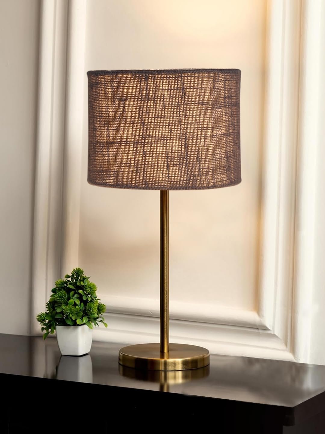Gold Night Table Lamp for Bedroom | Elegant Bedside Lamp with Warm LED Light & Stylish Design - Model VE04