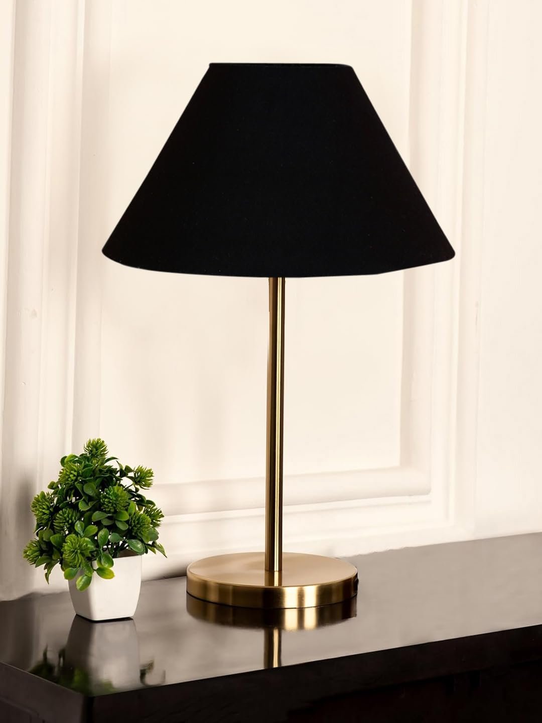 Gold Night Table Lamp for Bedroom | Elegant Bedside Lamp with Warm LED Light & Stylish Design - Model VE24
