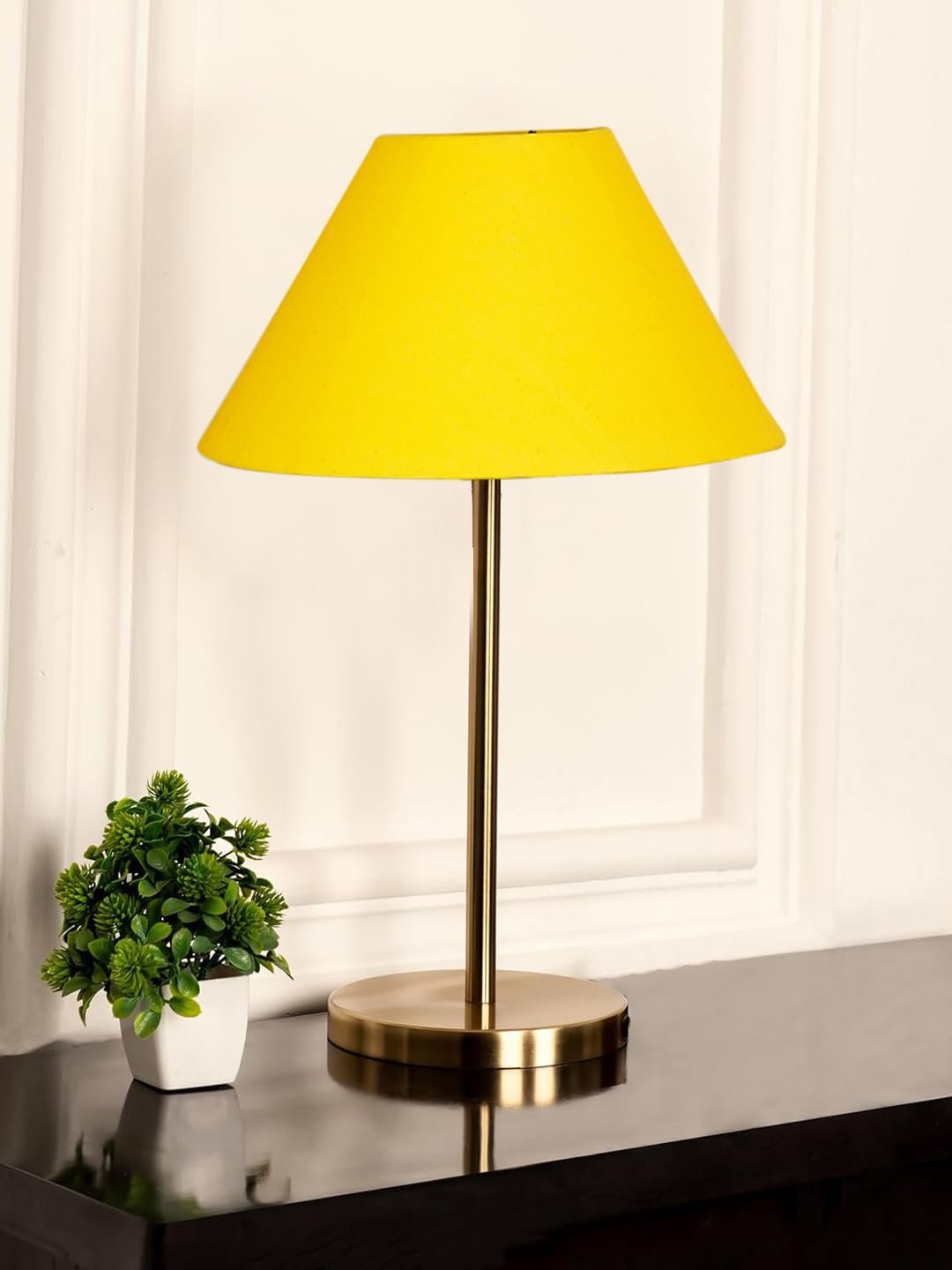Gold Night Table Lamp for Bedroom | Elegant Bedside Lamp with Warm LED Light & Stylish Design - Model VE27