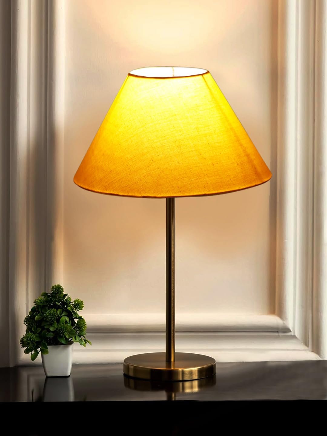 Gold Night Table Lamp for Bedroom | Elegant Bedside Lamp with Warm LED Light & Stylish Design - Model VE27