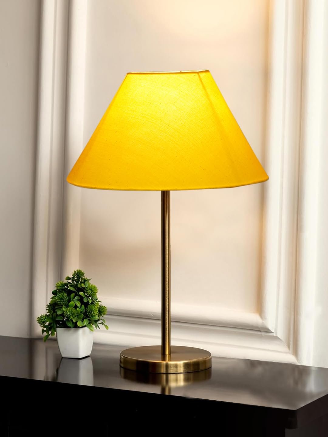 Gold Night Table Lamp for Bedroom | Elegant Bedside Lamp with Warm LED Light & Stylish Design - Model VE27