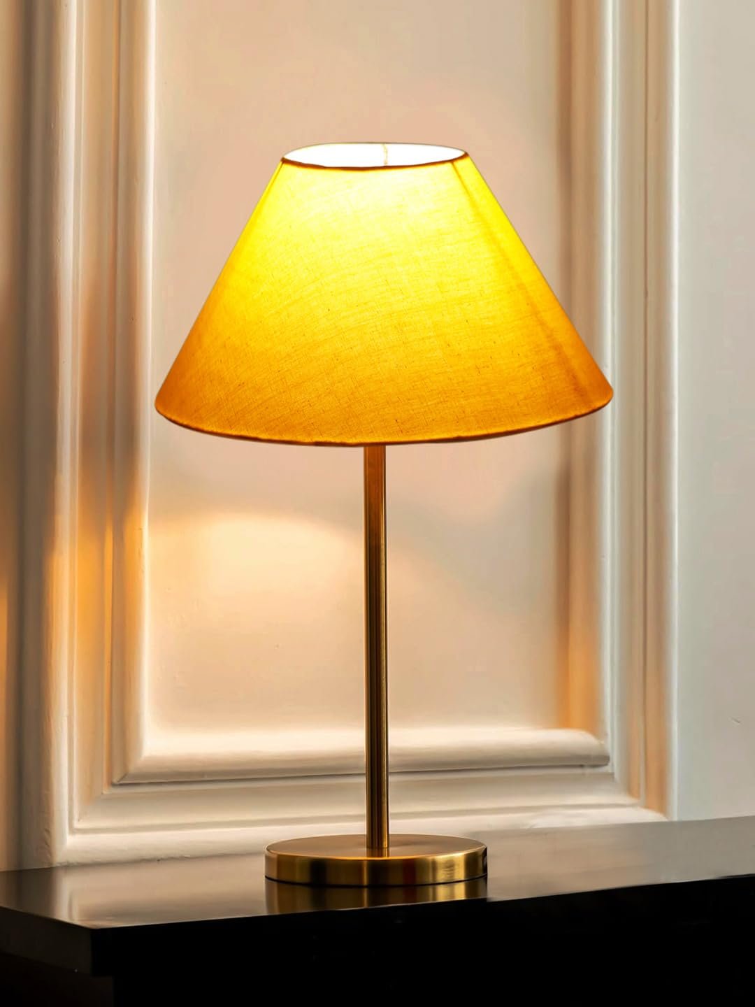 Gold Night Table Lamp for Bedroom | Elegant Bedside Lamp with Warm LED Light & Stylish Design - Model VE27