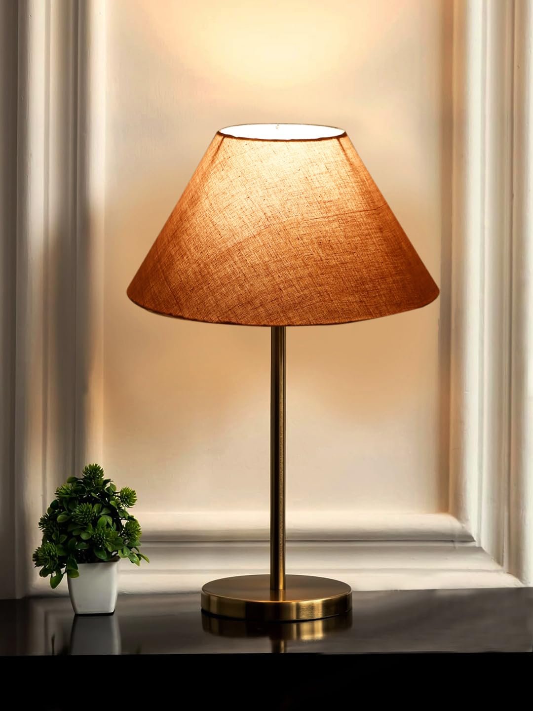 Gold Night Table Lamp for Bedroom | Elegant Bedside Lamp with Warm LED Light & Stylish Design - Model VE28