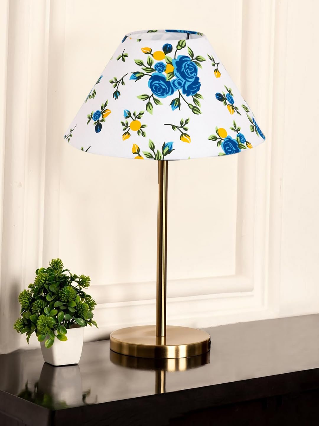 Gold Night Table Lamp for Bedroom | Elegant Bedside Lamp with Warm LED Light & Stylish Design - Model VE34