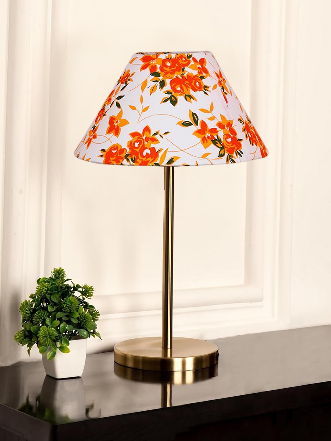Gold Night Table Lamp for Bedroom | Elegant Bedside Lamp with Warm LED Light & Stylish Design - Model VE35
