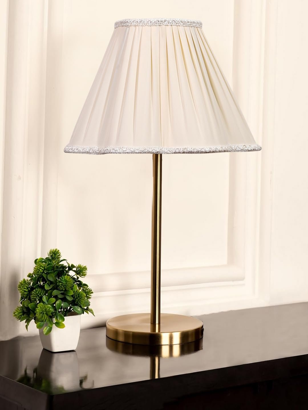 Gold Night Table Lamp for Bedroom | Elegant Bedside Lamp with Warm LED Light & Stylish Design - Model VE38