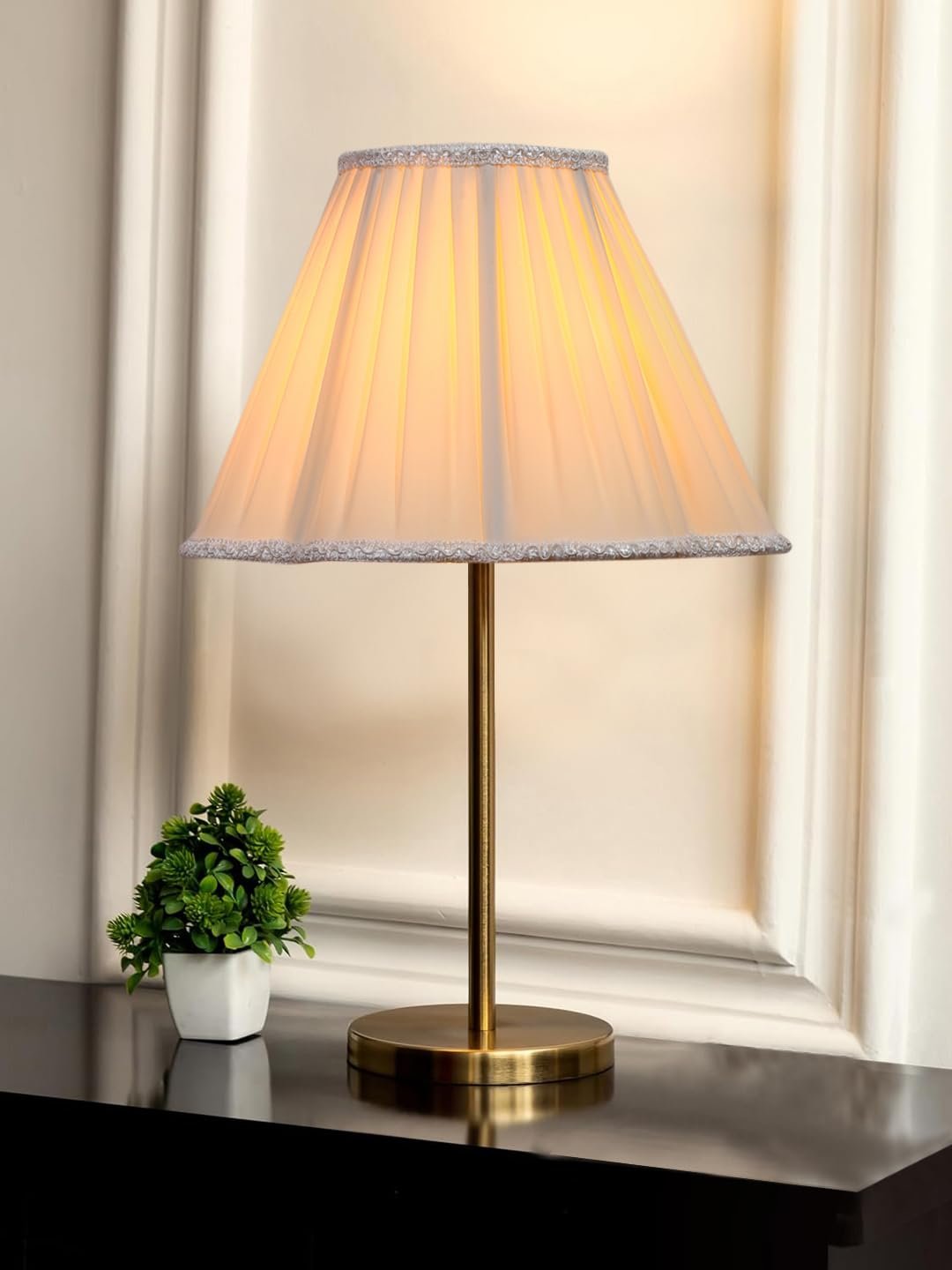 Gold Night Table Lamp for Bedroom | Elegant Bedside Lamp with Warm LED Light & Stylish Design - Model VE38