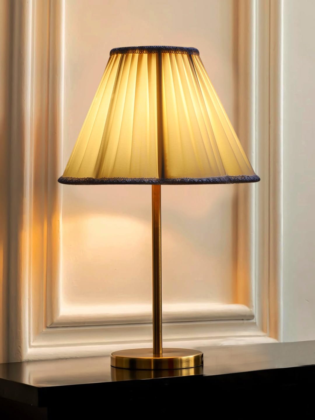 Gold Night Table Lamp for Bedroom | Elegant Bedside Lamp with Warm LED Light & Stylish Design - Model VE38