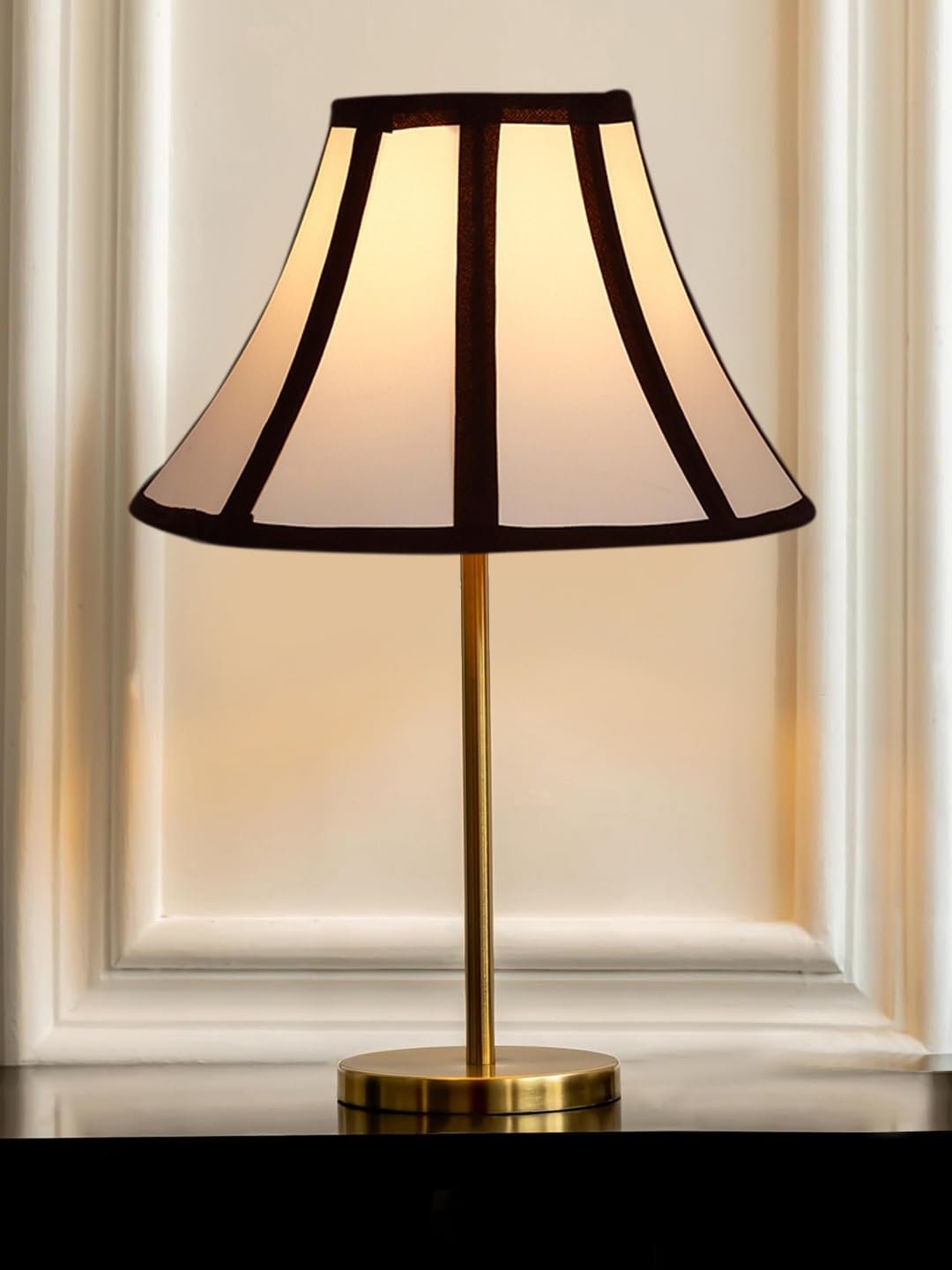 Gold Night Table Lamp for Bedroom | Elegant Bedside Lamp with Warm LED Light & Stylish Design - Model VE40