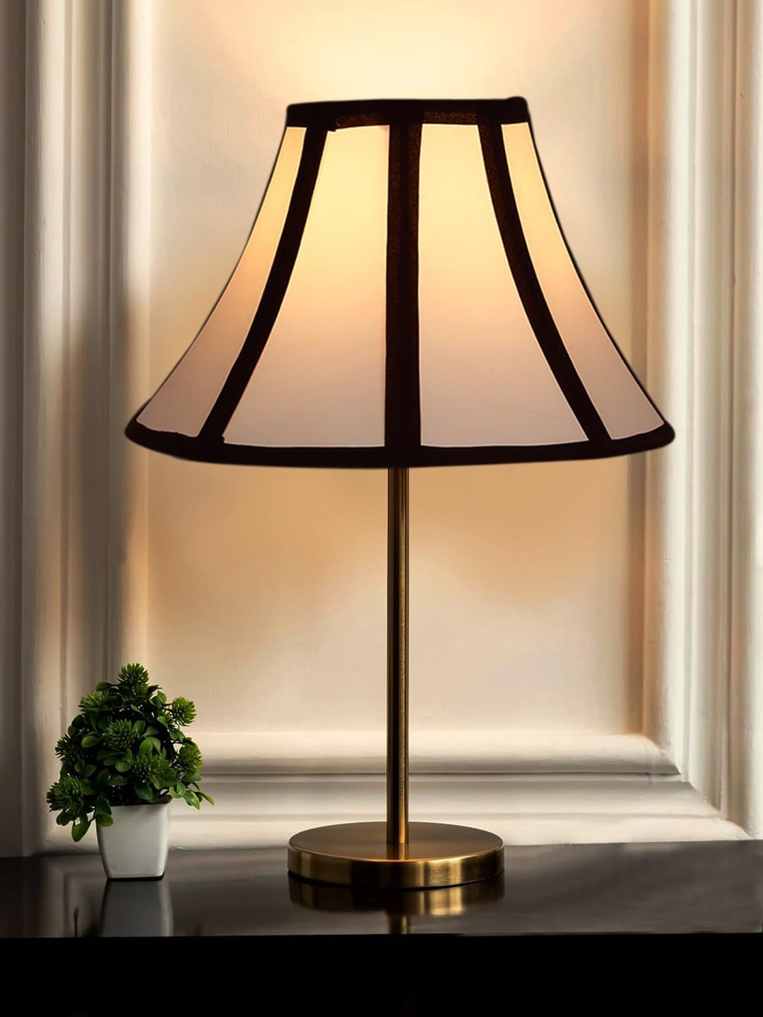 Gold Night Table Lamp for Bedroom | Elegant Bedside Lamp with Warm LED Light & Stylish Design - Model VE40