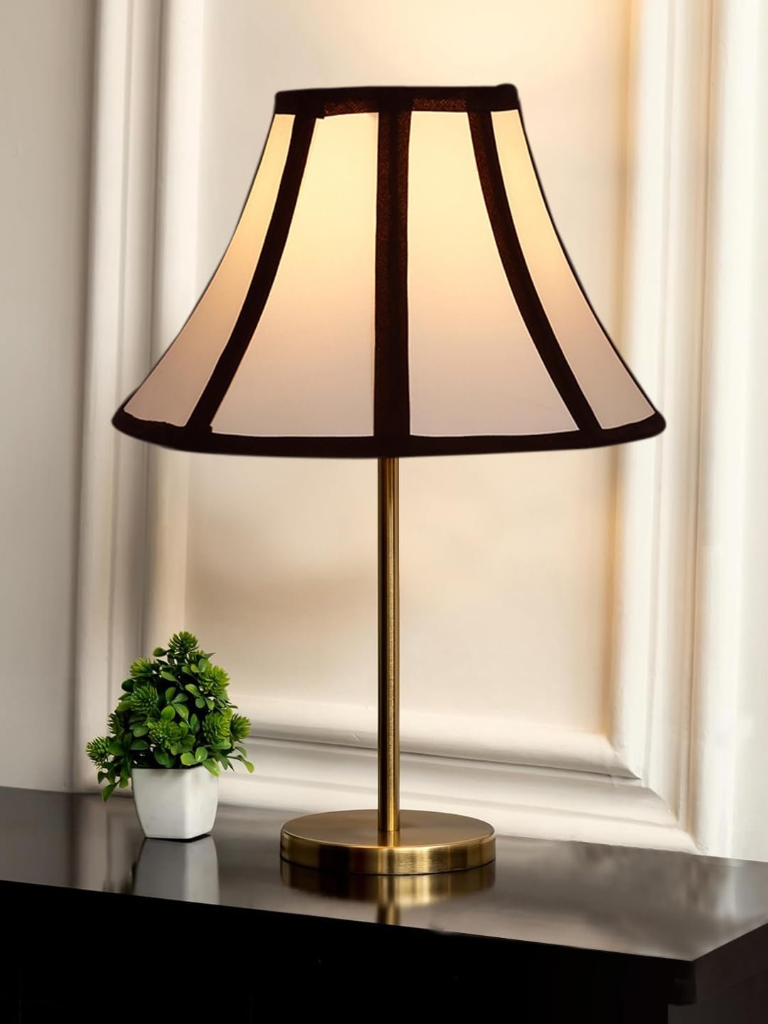 Gold Night Table Lamp for Bedroom | Elegant Bedside Lamp with Warm LED Light & Stylish Design - Model VE40