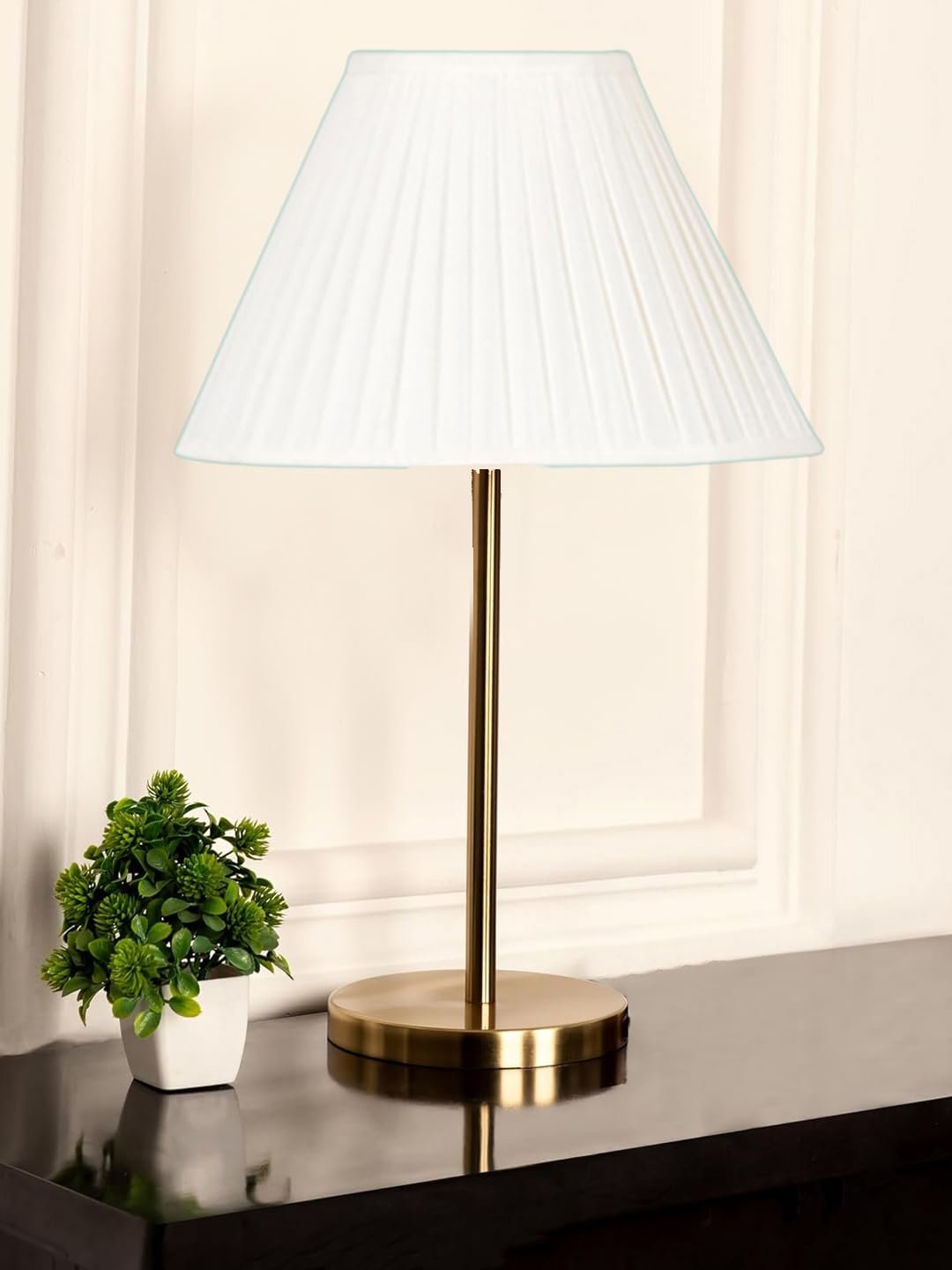 Gold Night Table Lamp for Bedroom | Elegant Bedside Lamp with Warm LED Light & Stylish Design - Model VE41